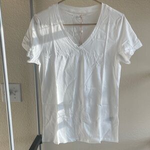 Quince White V-Neck Short Sleeve Tee